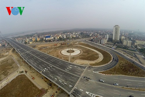 Overview of Nhat Tan Bridge and Hanoi’s most modern road - ảnh 1